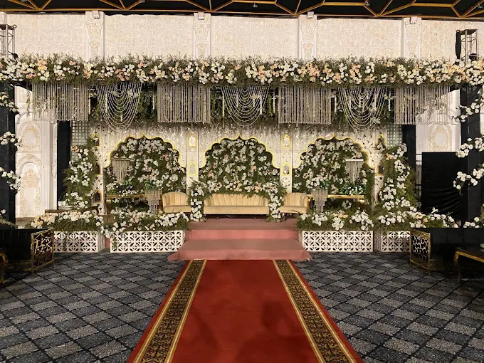 Safari Grand Marquee - Alternate View